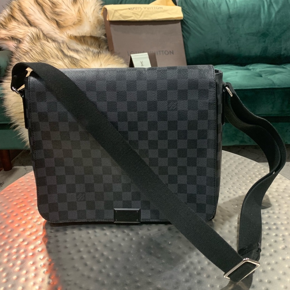 Louis Vuitton District MM Messenger Bag